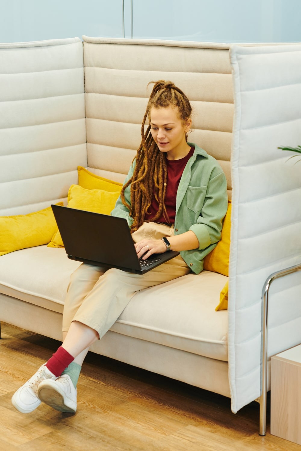 imgi_10_confident-young-female-office-manager-in-casualwea-2023-11-27-05-26-57-utc-min