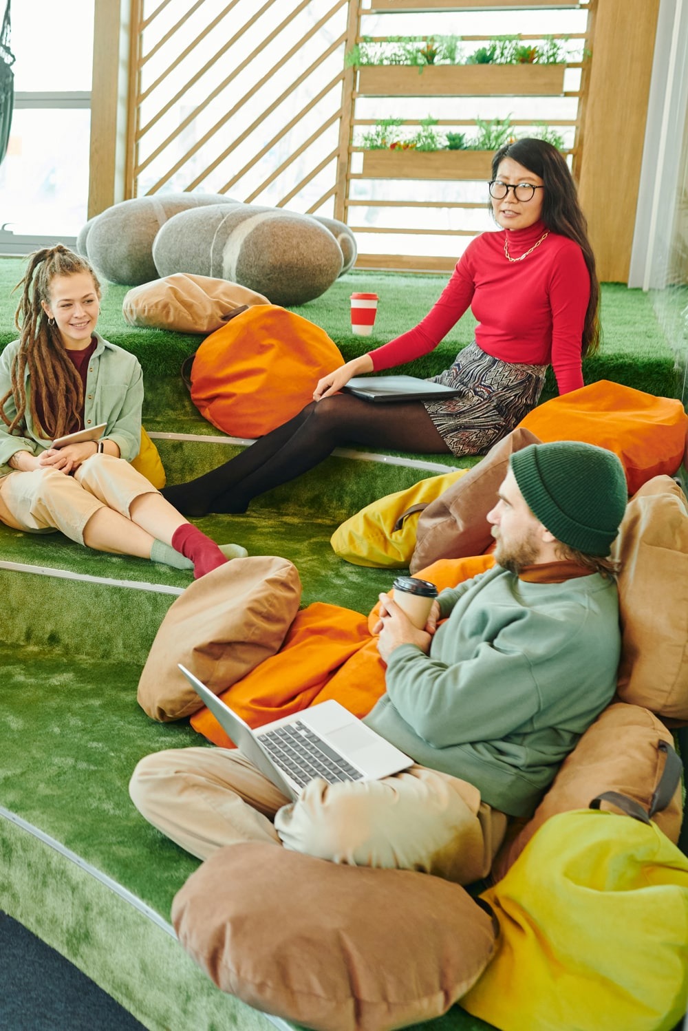 imgi_6_happy-young-intercultural-managers-discussing-new-2023-11-27-05-34-34-utc-min